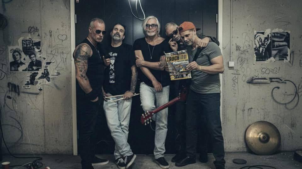 Ludo Conspiracy + support Huntingknife