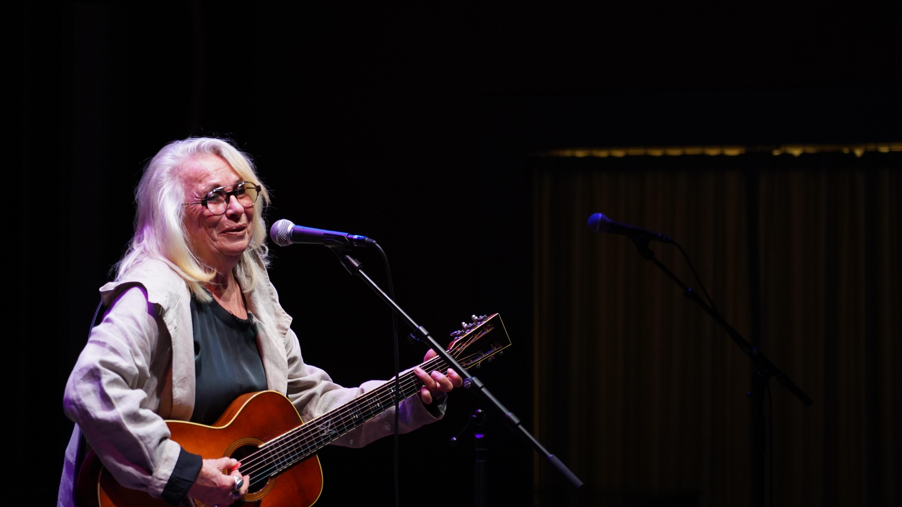 Marie Bergman & Lasse Englund på Mariatorget