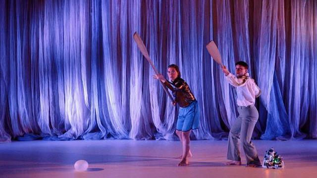 Tidens veckade egenskaper med Masskollektivet