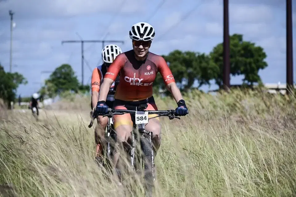 𝐁𝐢𝐥𝐥𝐁𝐨𝐧𝐞 𝐆𝐫𝐚𝐯𝐞𝐥 𝐩𝐫𝐞𝐬𝐞𝐧𝐭𝐞𝐝 𝐛𝐲 𝐂𝐢𝐭𝐲 𝐁𝐢𝐤𝐞𝐬