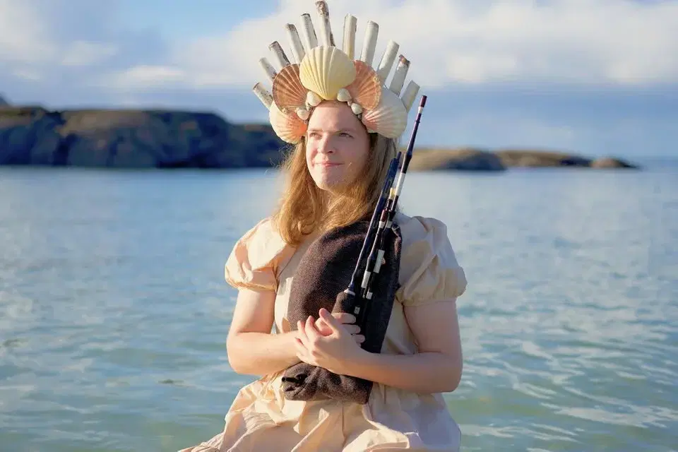 Malin Lewis + Madrigirl