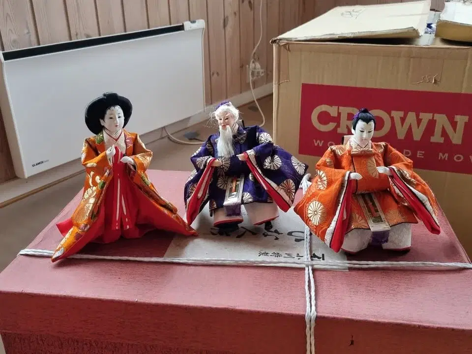 Japanese (Indoor) Yard Sale (Day #2 / 2)