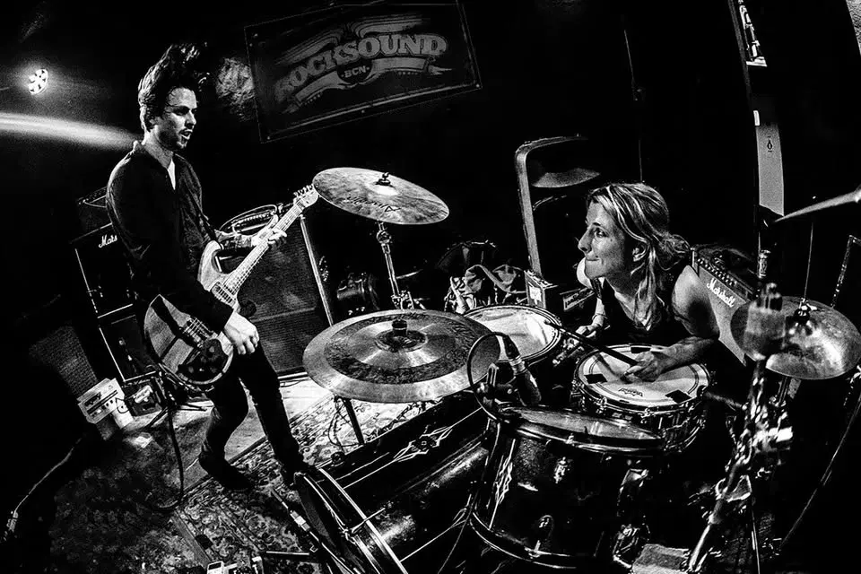 POWDER FOR PIGEONS | LOGO Hamburg