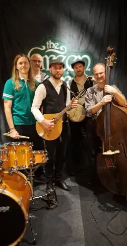 St Patricks day med Green Barrels