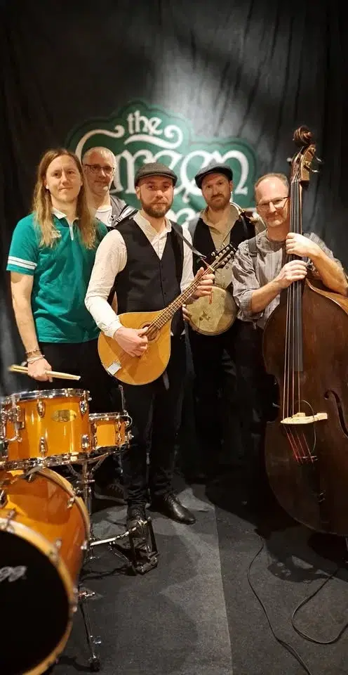 St Patricks day med Green Barrels