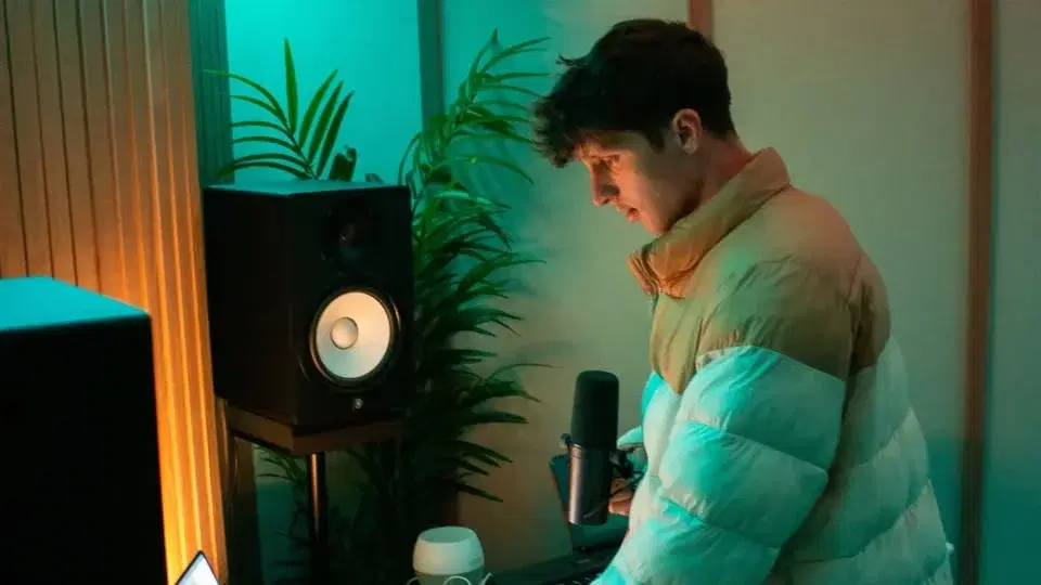 Powfu Presents: The Lofi Library Tour | Studio TD