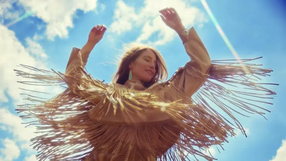 Caroline Jones, Mair Meyer