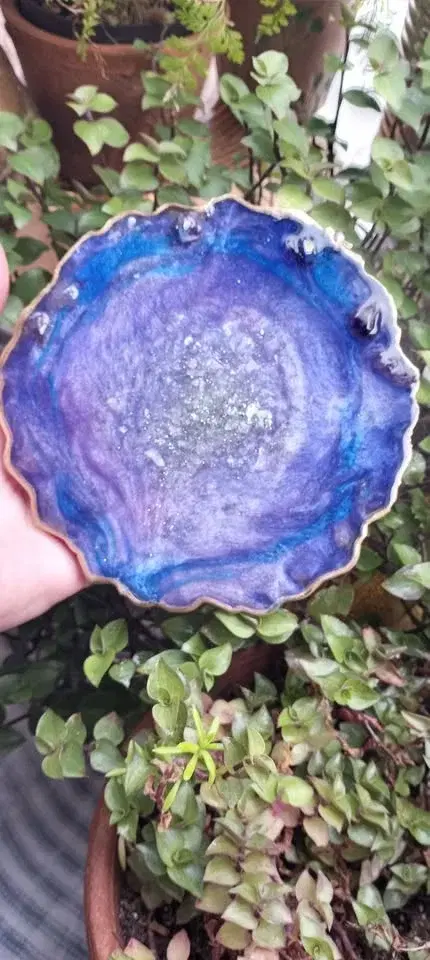 Master resin geode bowl with hands-on technique at the Bloomin Cottage