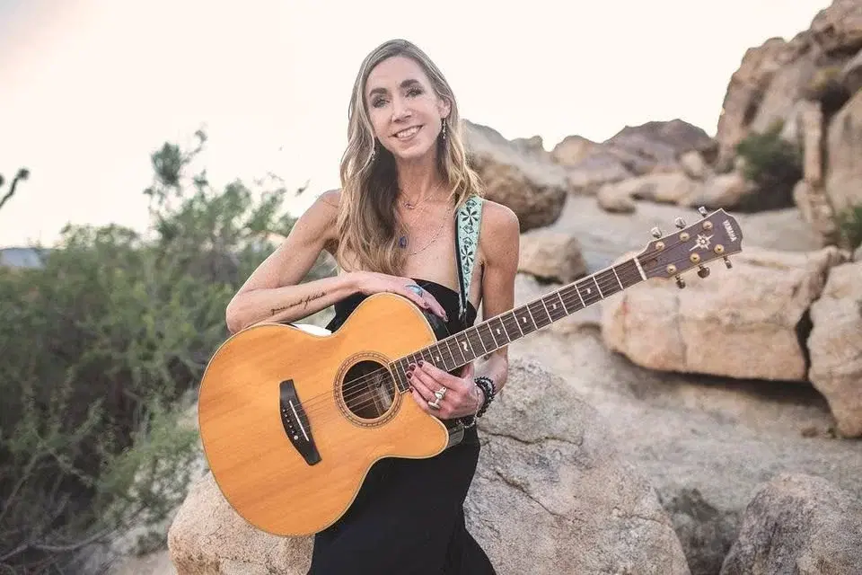 Sara Rodenburg plays Blush Wine Bar!