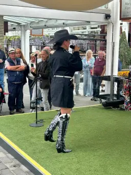 Sadie @ The Westgate Arcade, Halifax