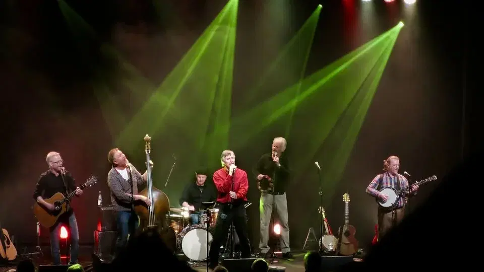 Euskefeurat presenterar Minnena behöver oss