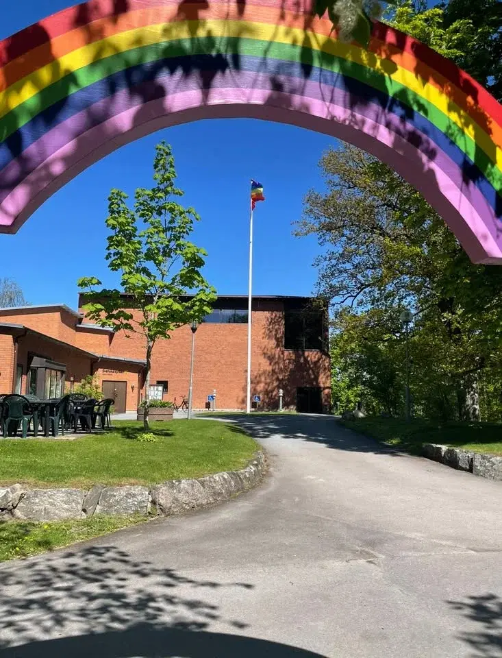 Barnloppis med café - Adolfsbergs kyrka
