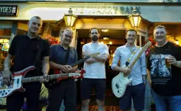 XL5 live at The Moss Trooper