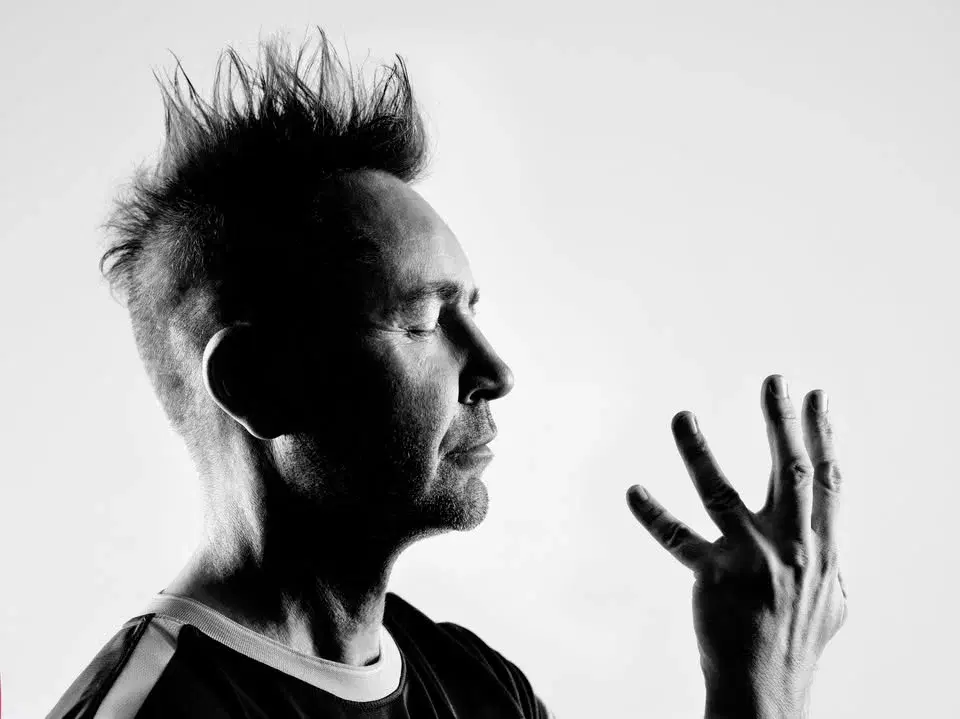 Nigel Kennedy: A Virtuoso Concert Performance