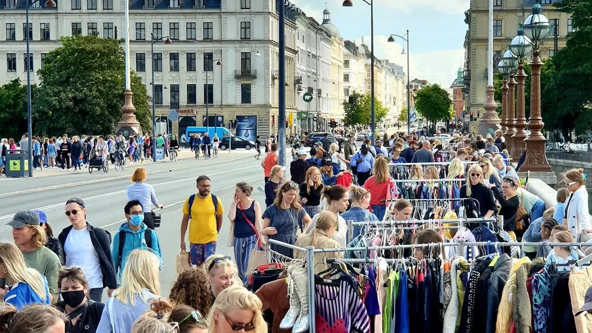 LOPPELINDA på DRONNING LOUISES BRO - Maj Marked!
