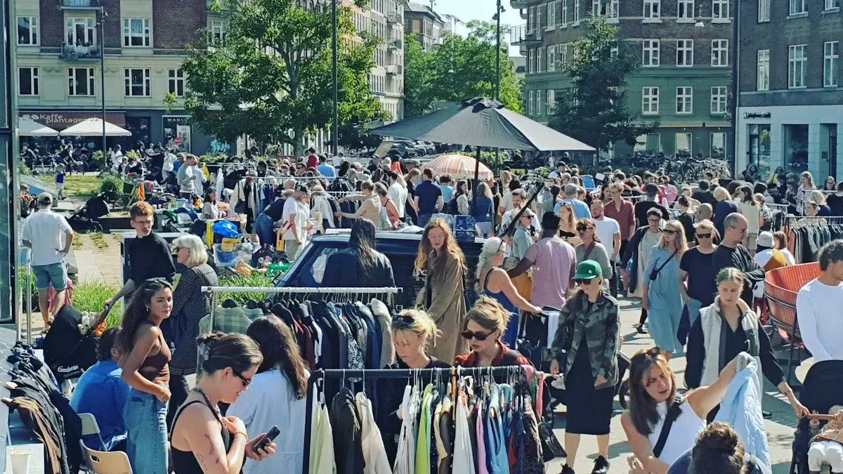 LOPPELINDA på ENGHAVE PLADS ved METROEN - Maj Marked!