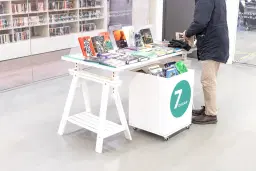 Vilken roll spelar skönlitteraturen för demokratin?