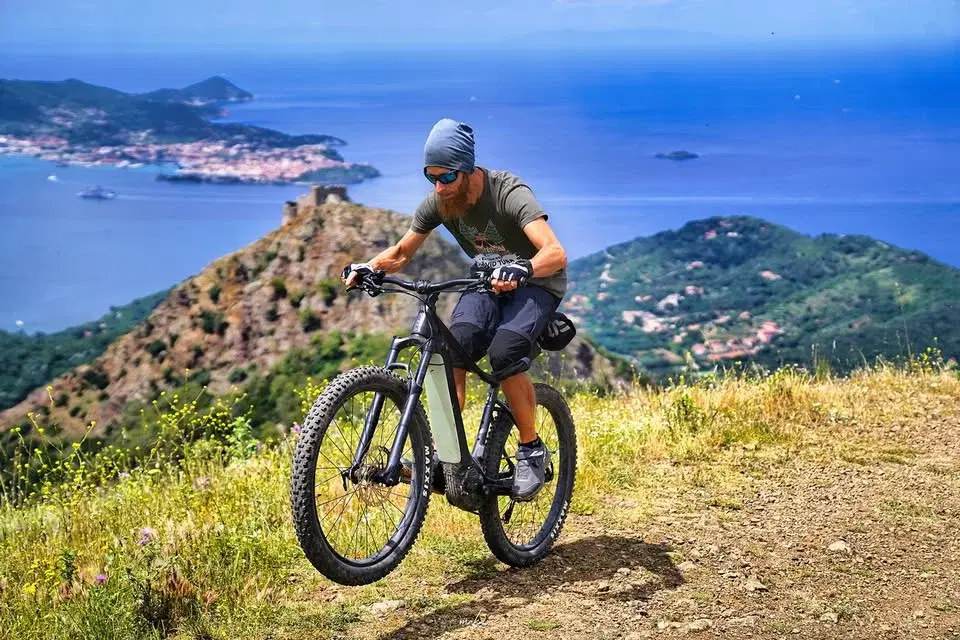 E-Mountain Bike-kal Toszkána ösvényein II. - San Gimignano és Elba szigete