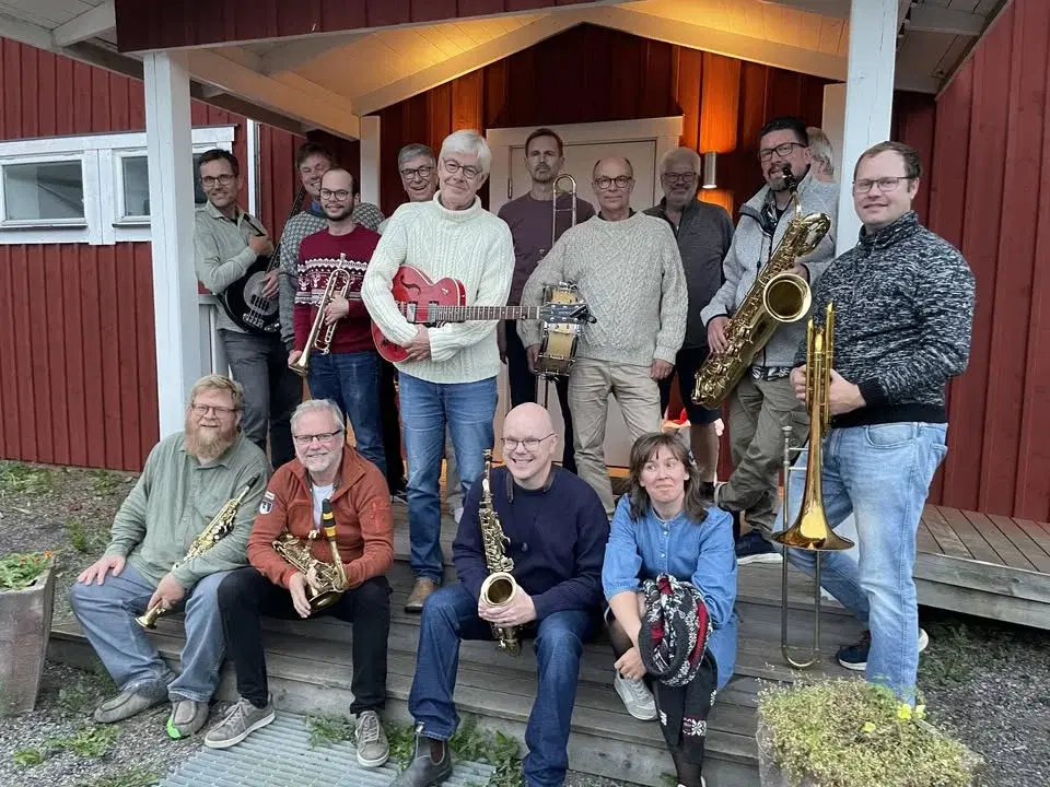 Jubileumsfest och spelning på Blackbird