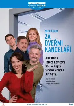 ZA DVEŘMI KANCELÁŘÍ