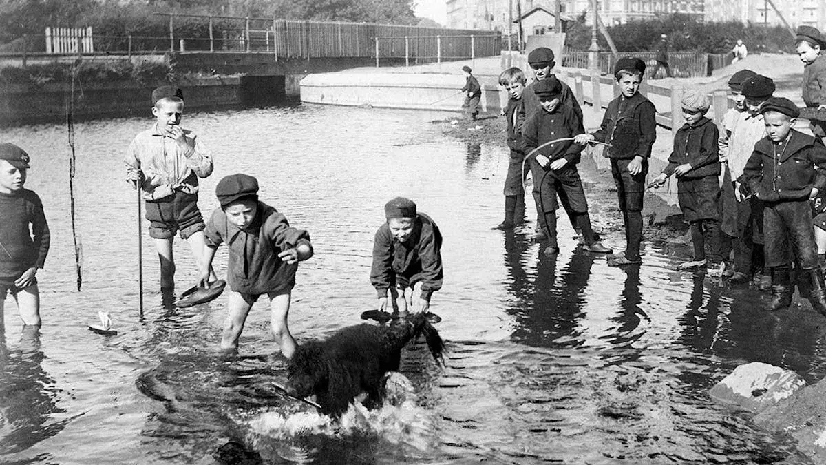 Uegnet for børn! Byen børn i arkivet