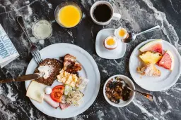 Hotellfrukost med kakbuffé! ⭐