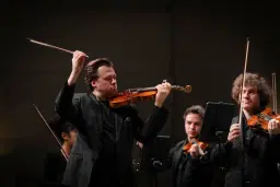 Kalmar I Tjajkovskijs violinkonsert med Andrey Baranov