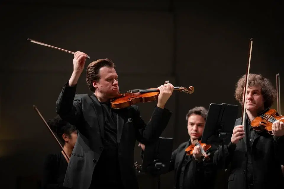 Kalmar I Tjajkovskijs violinkonsert med Andrey Baranov