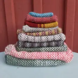 Prova på VÄVSTICKNING med Linda Lötberg (@glimmerknits)