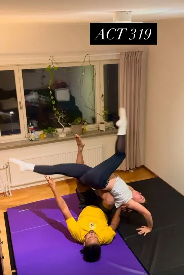 Acro open level workshop with Manas & Mathilda