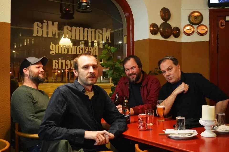 Hjelle & Ormarna + SUPPORT: Andra Alternativet | Manéda