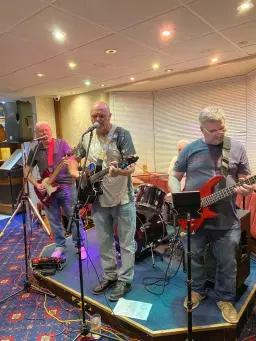 The Woodcutters Open Mic with Coco guesting