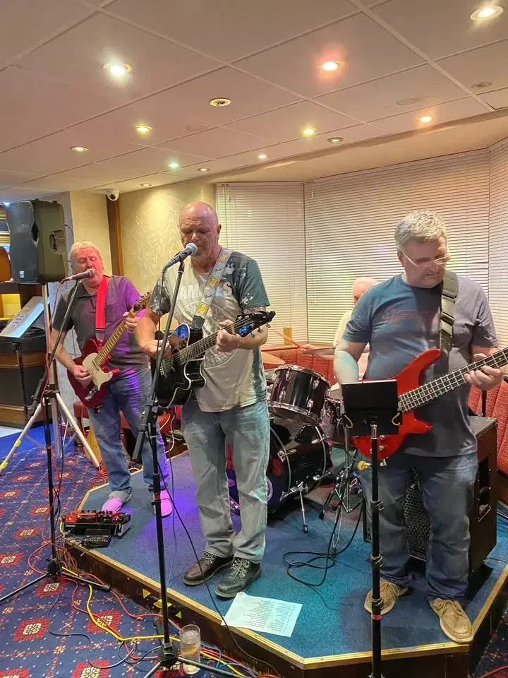 The Woodcutters Open Mic with Coco guesting