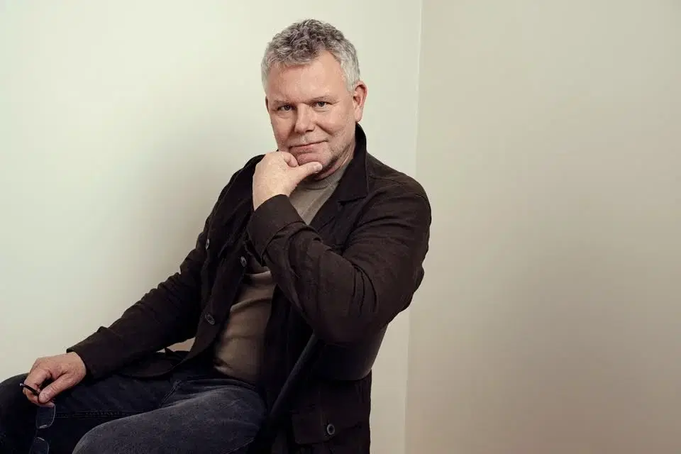 Livsviktigt. Arne Dahl. Deckarens djupare mening?