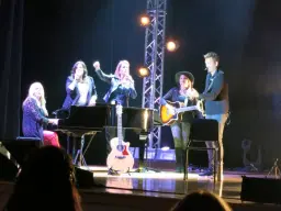 Tropical Nights presents Chirino Acústico