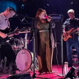 Viktori @ The Ox & Plough