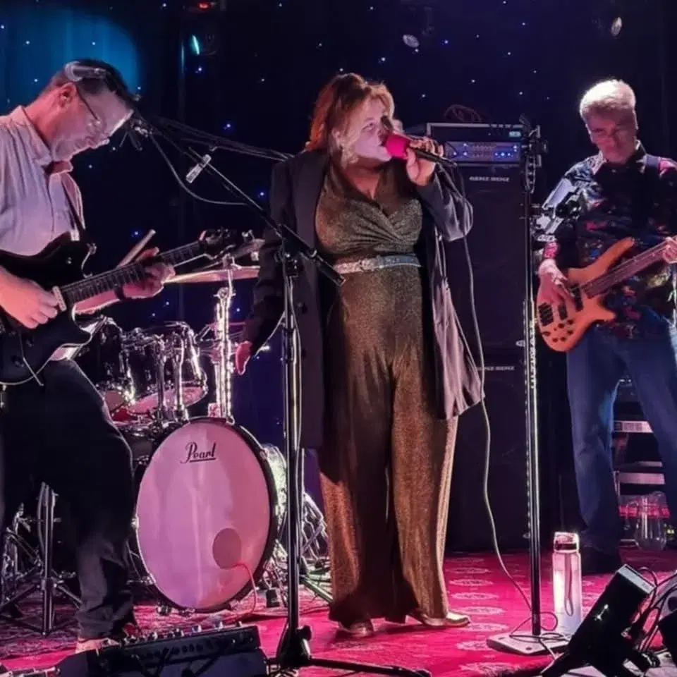 Viktori @ The Ox & Plough