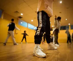 Dans på finska för hela familjen. Tanssia suomeksi koko perheeelle.