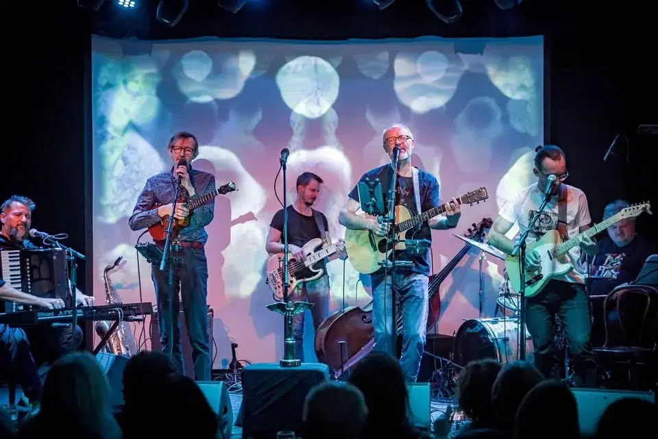 Malostranská beseda, Mirek Kemel s kapelou