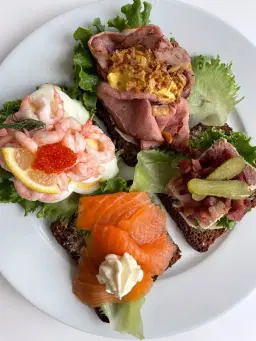 Klubbmöte med smörrrebröD