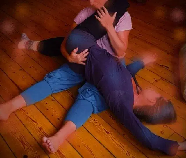 Jordad Njutning- kropp kontakt kommunikation