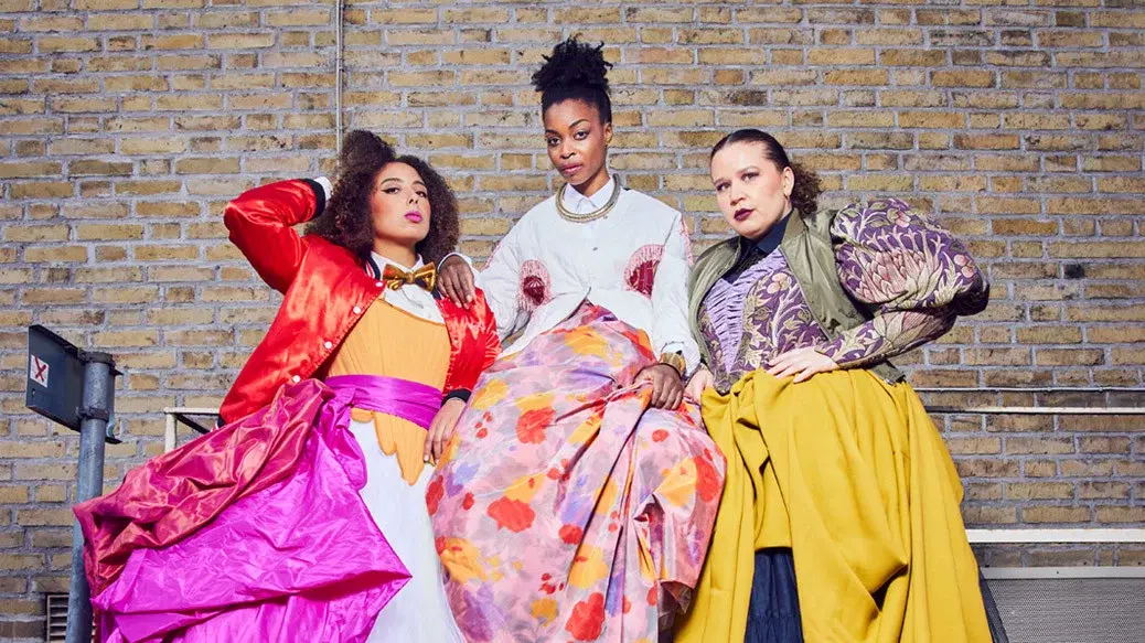 Premiär! Tre systrar