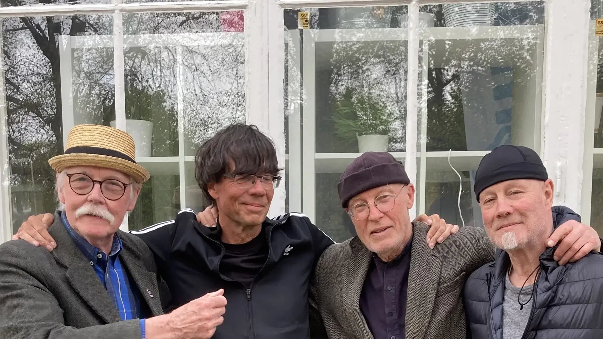 BLAU – "Släpp anden ur flaskan...."