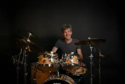 Chad Wackerman & The L.A. All-Stars + Support: Jeff Aug (US) | Victoriateatern