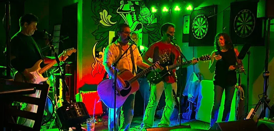 Bad Mannerz @ Volo Restaurant & Lounge