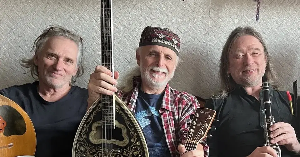 Hökis Visrum Presenterar Musikgruppen RAA