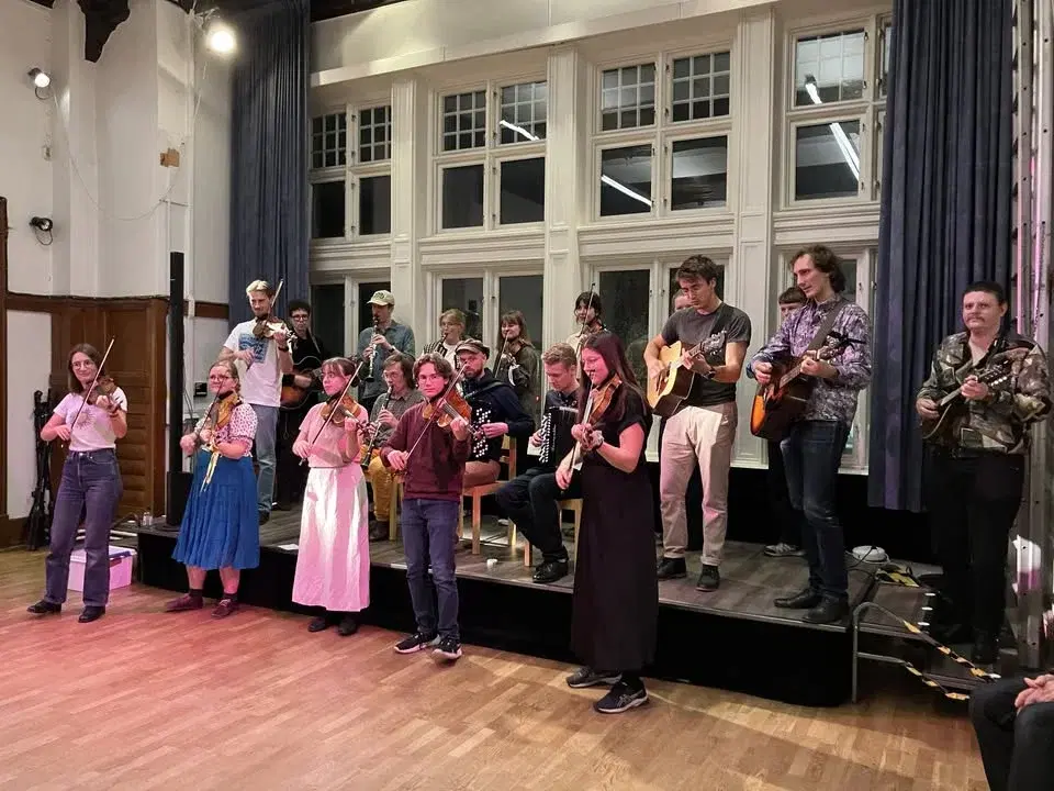 Heldanskväll - Triol, Höstrusk och Västkustfolk | Folkmusikkaféet