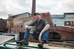 Canal Boat Stories Live with Robbie Cumming