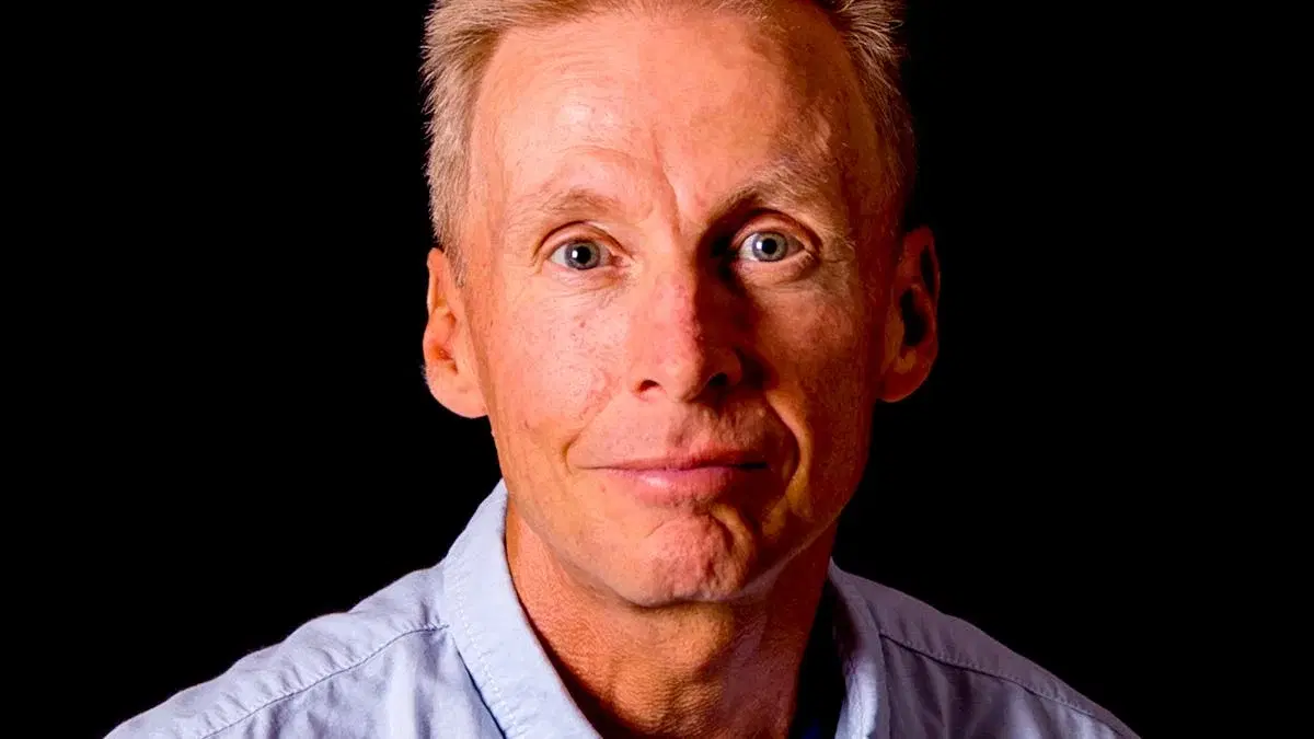 Alex Riel - Foredrag: Vores to sind: diktatoren og demokraten