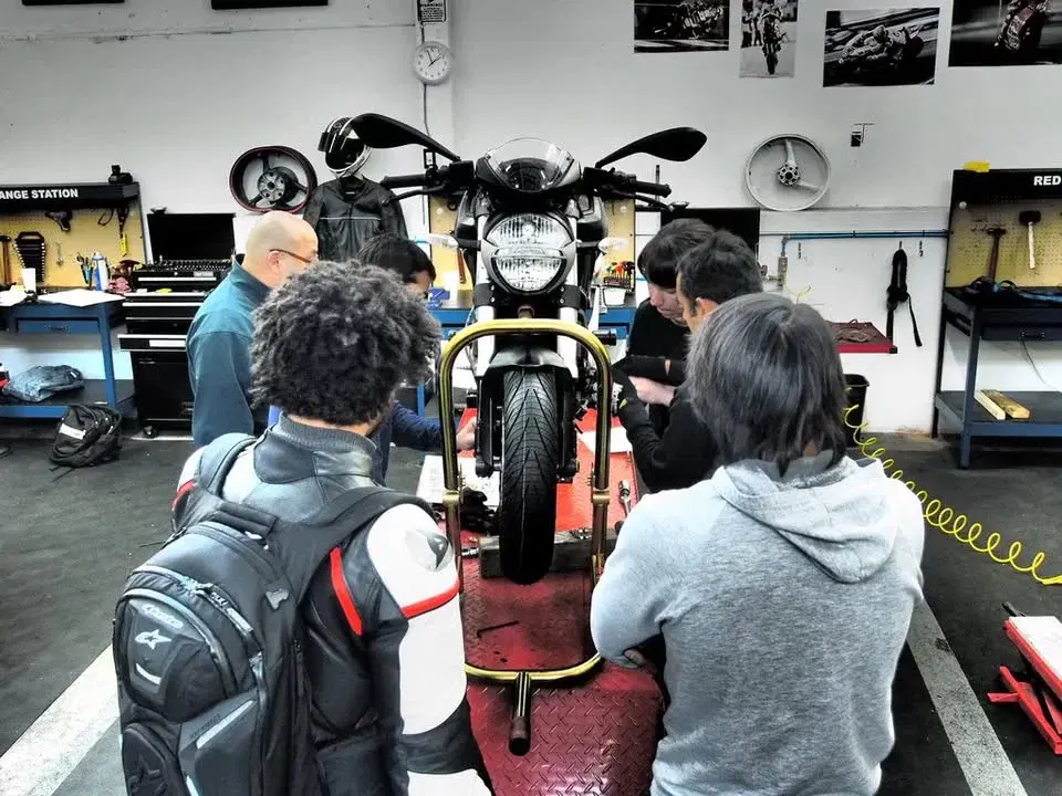 INTRODUCTION TO MOTORCYCLE MAINTENANCE